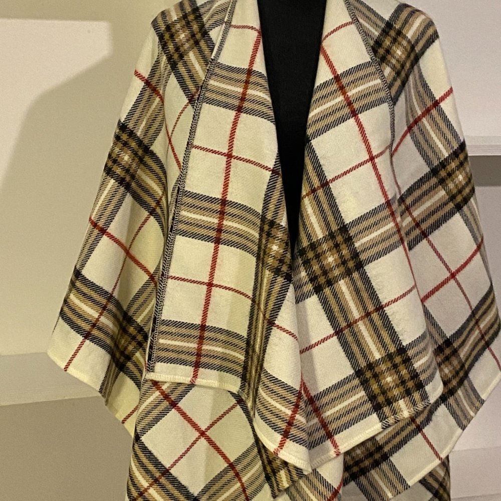 V. Fraas Burberry Plaid Wrap Shawl Scarf One Size Excellent Condition